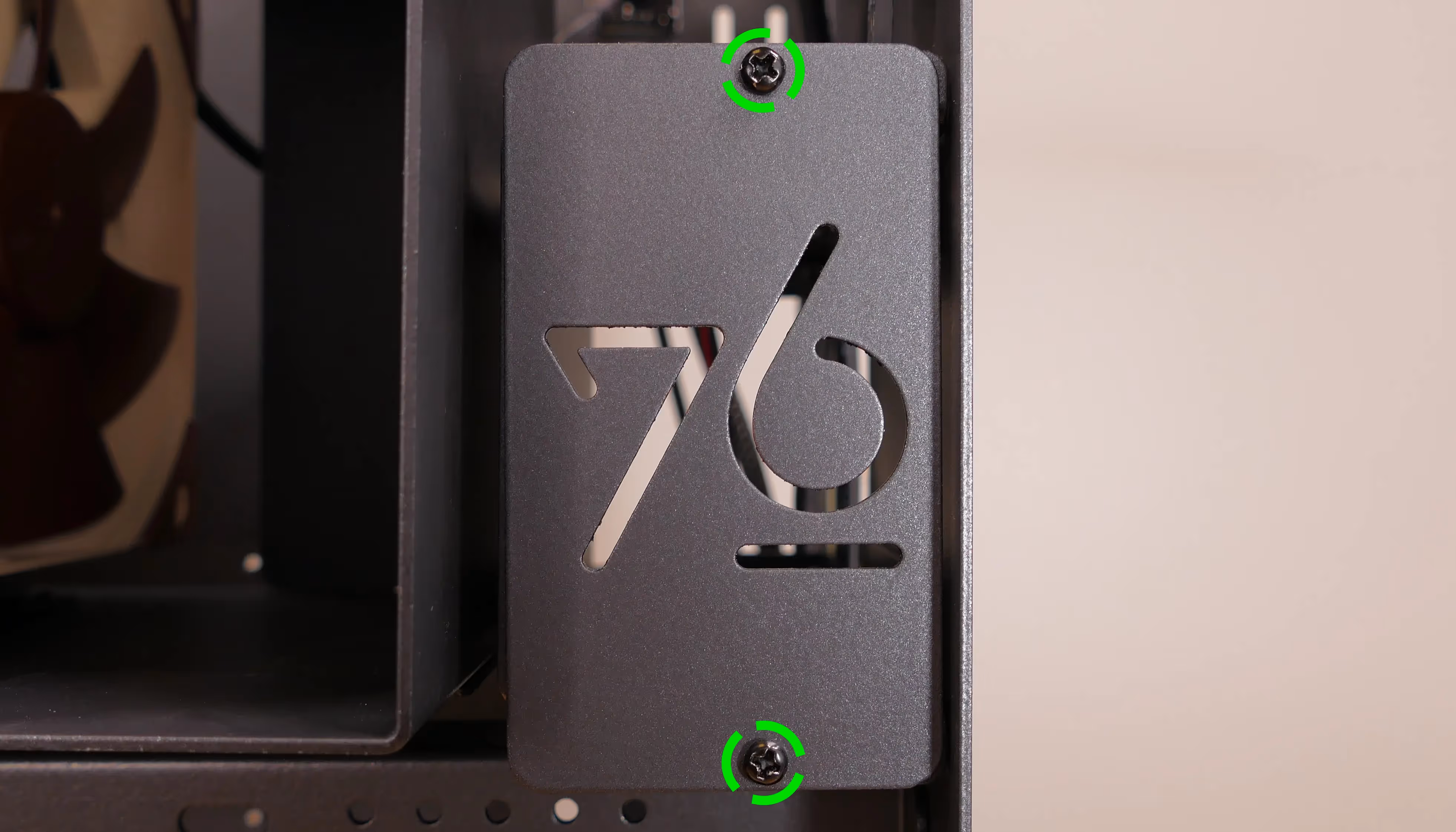 2.5" SATA drive cage cover