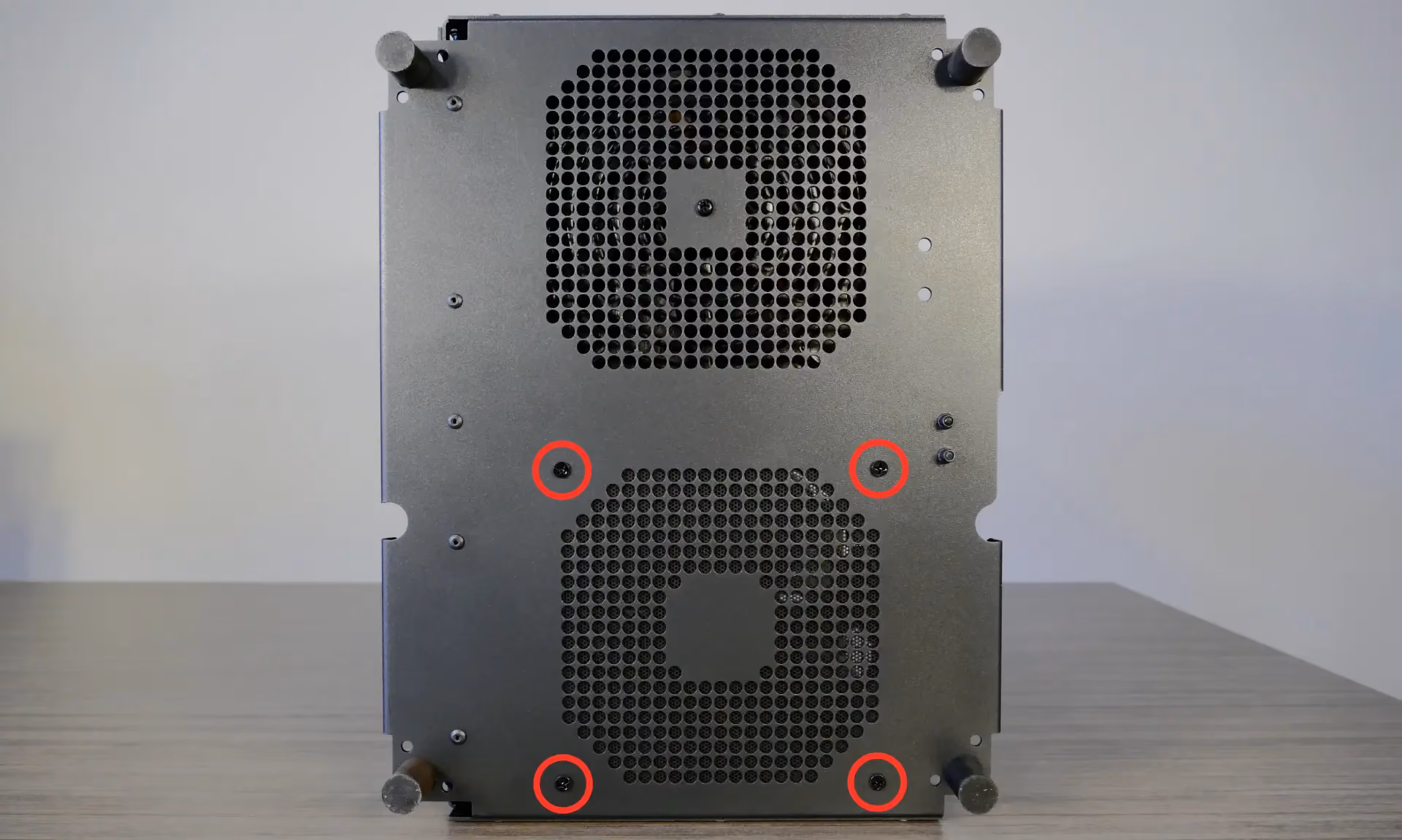 Bottom case fan screws