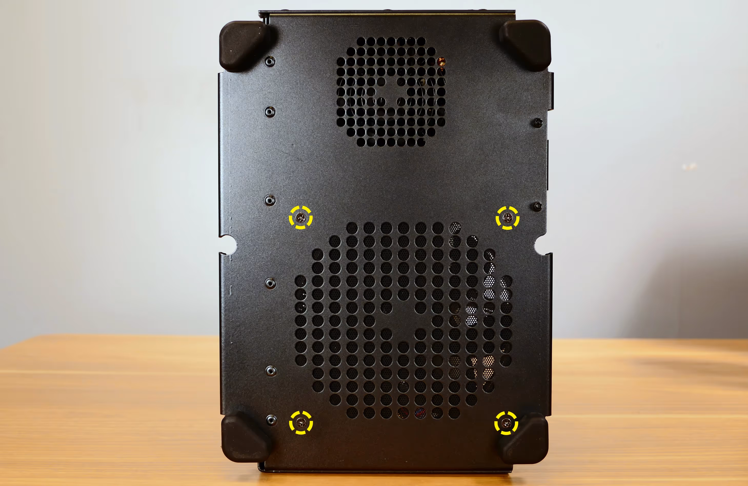 Bottom case fan screws