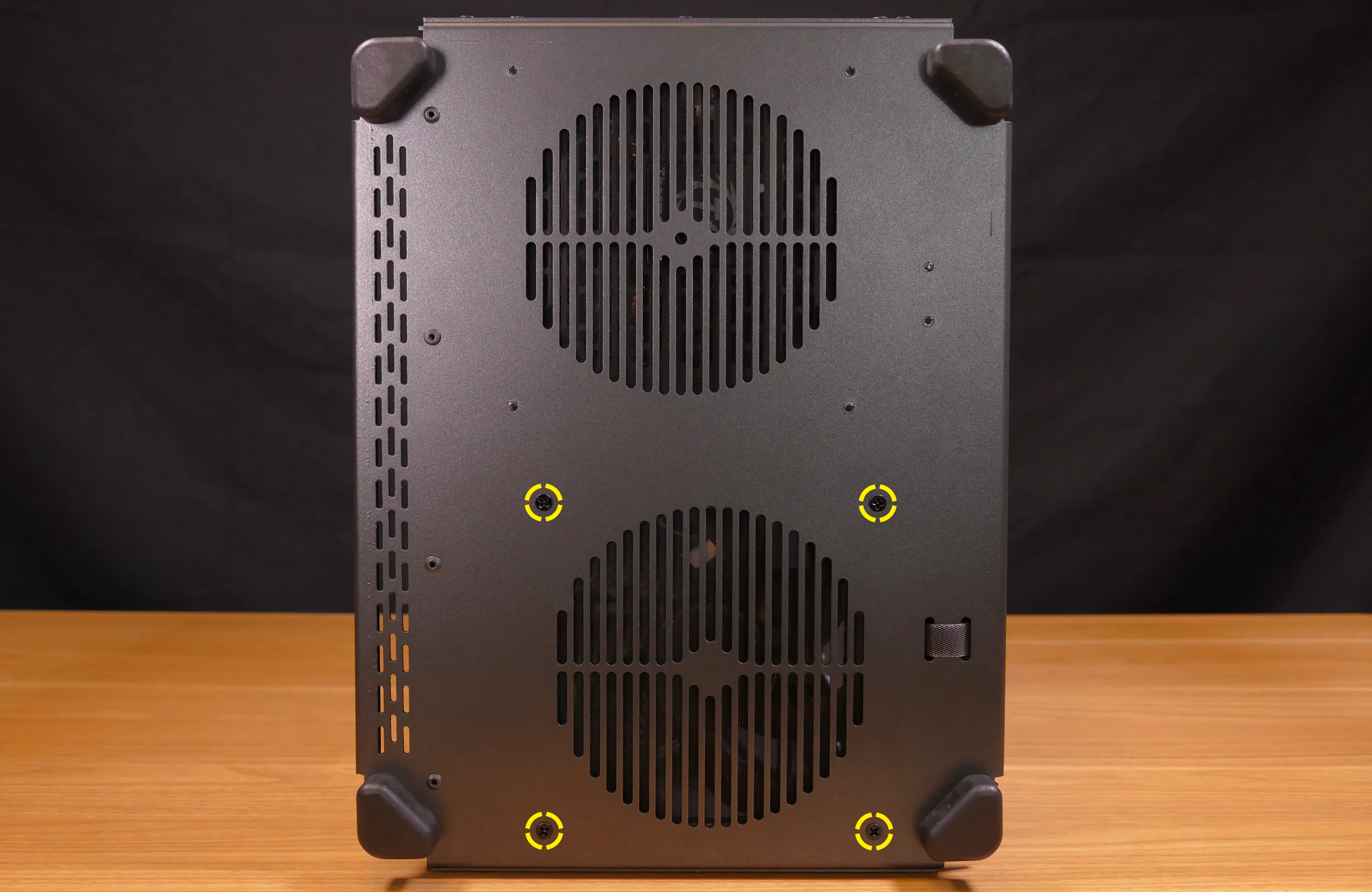 Bottom case fan screws