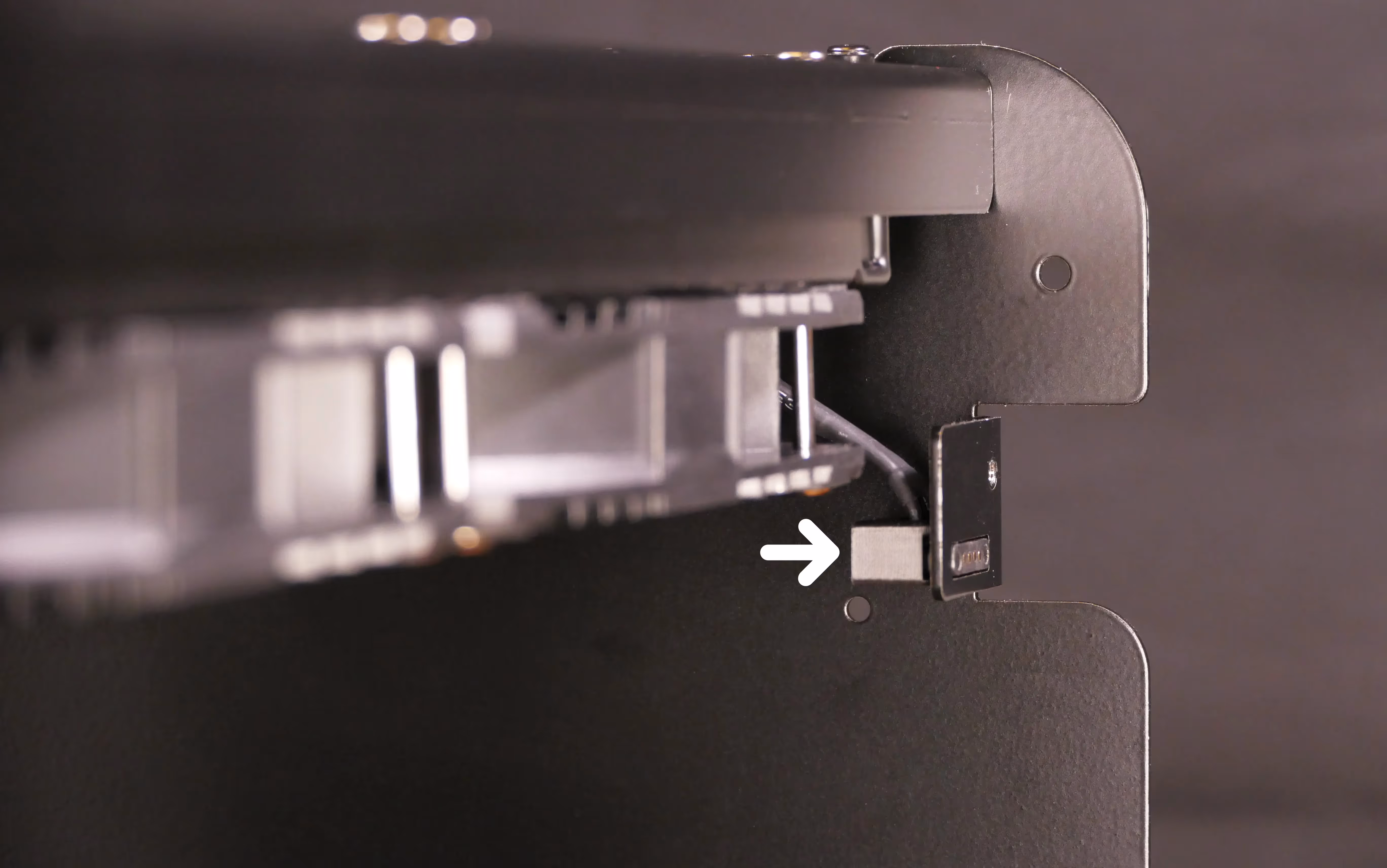 Pogo pin header