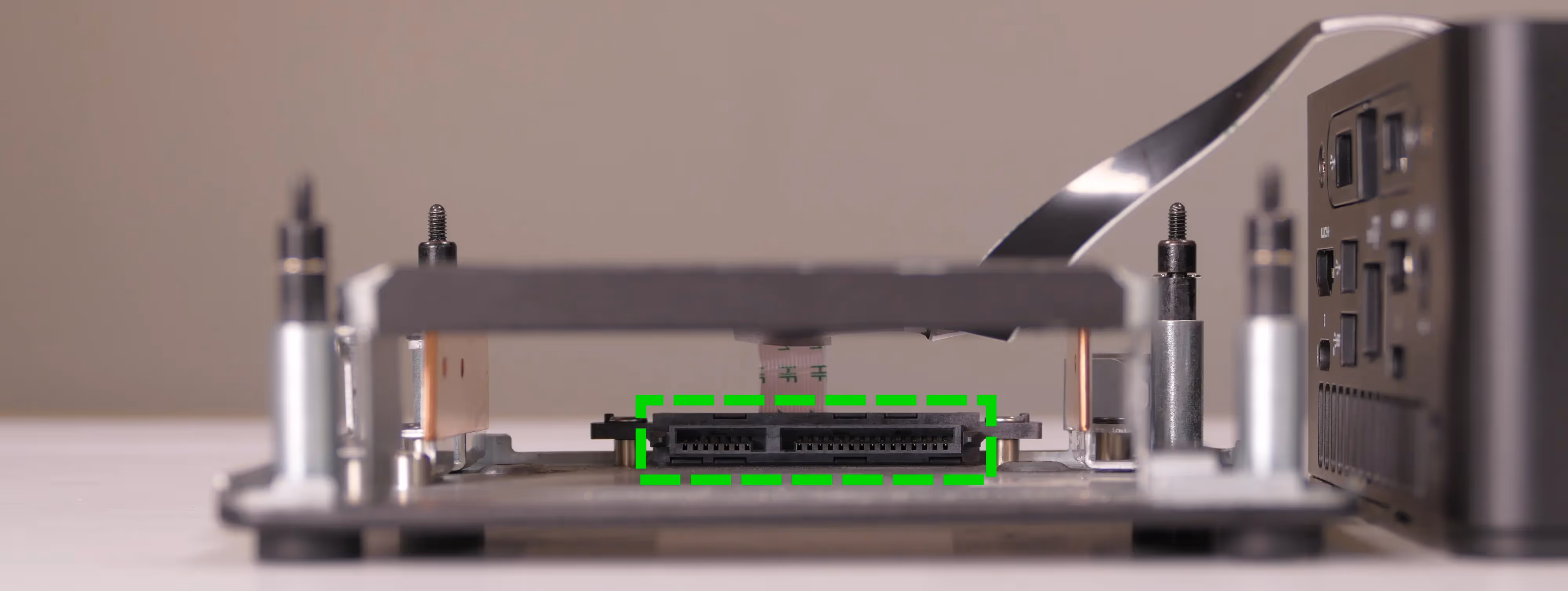 2.5" drive port