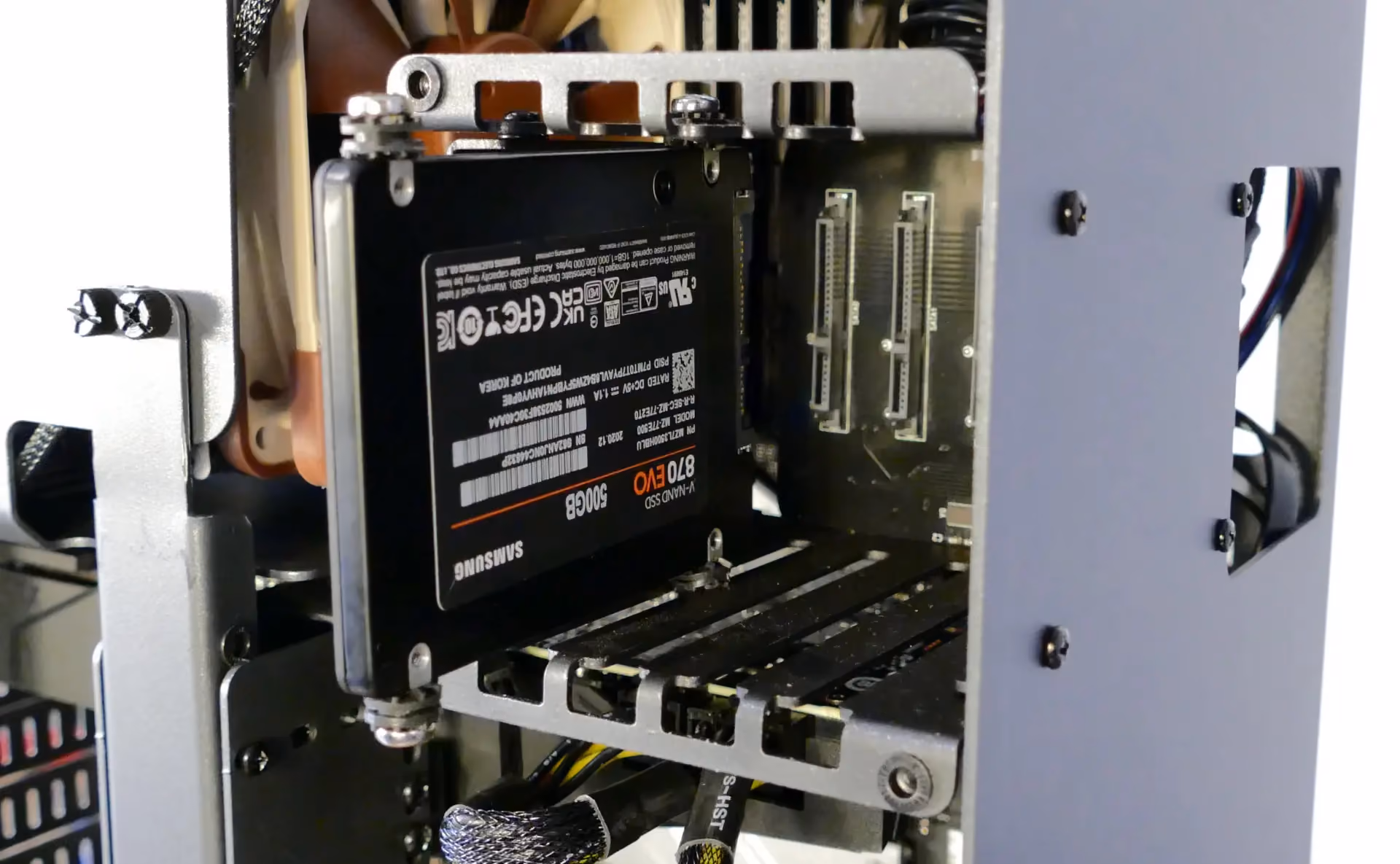 2.5" drive installation