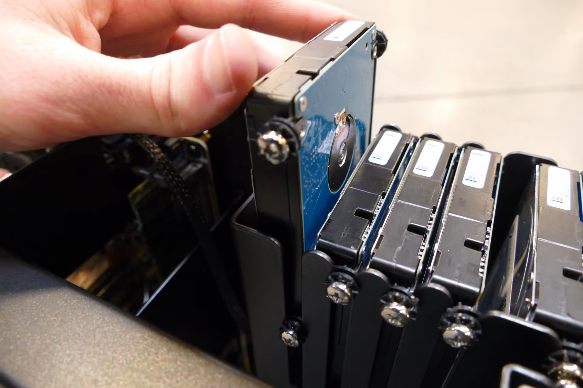 2.5" drive installation