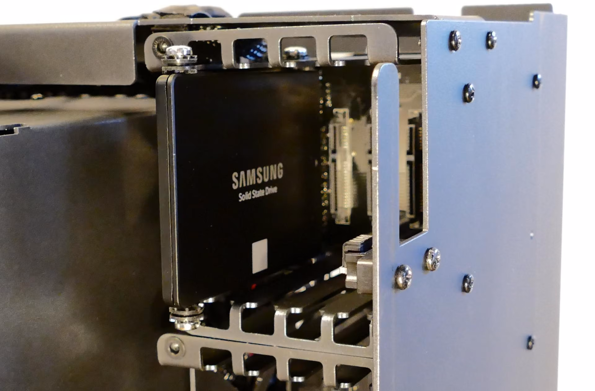 2.5" drive installation