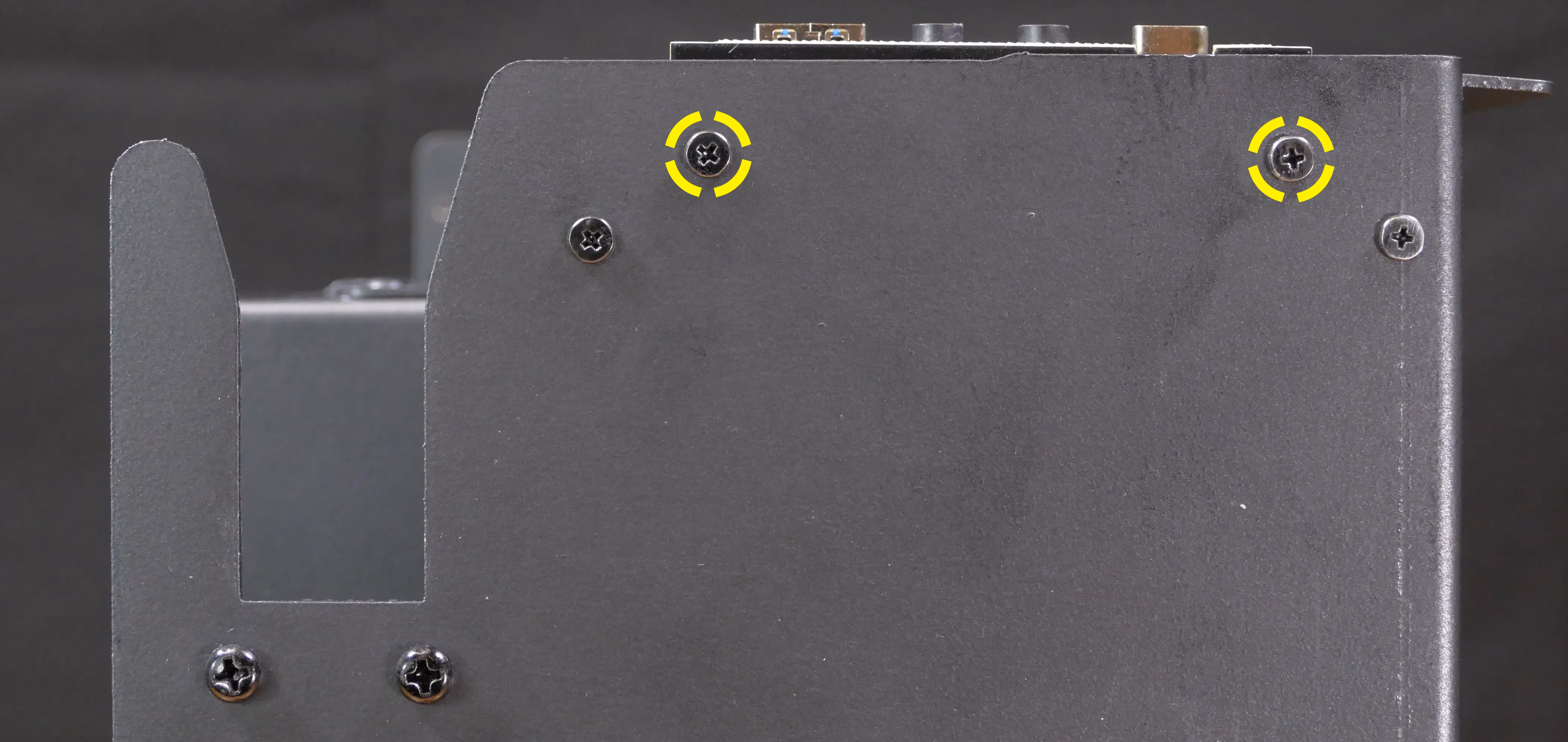 Top I/O screws