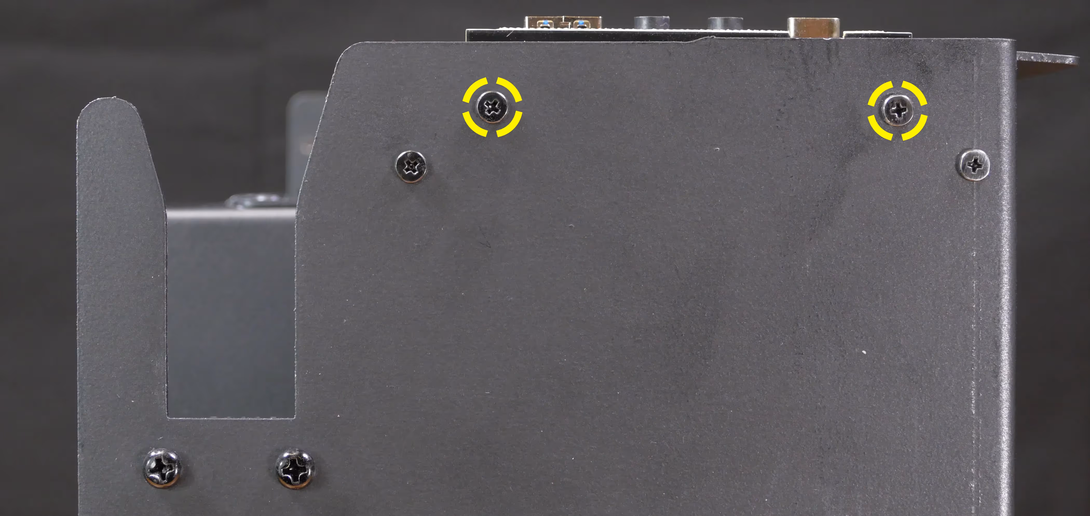 Top I/O screws