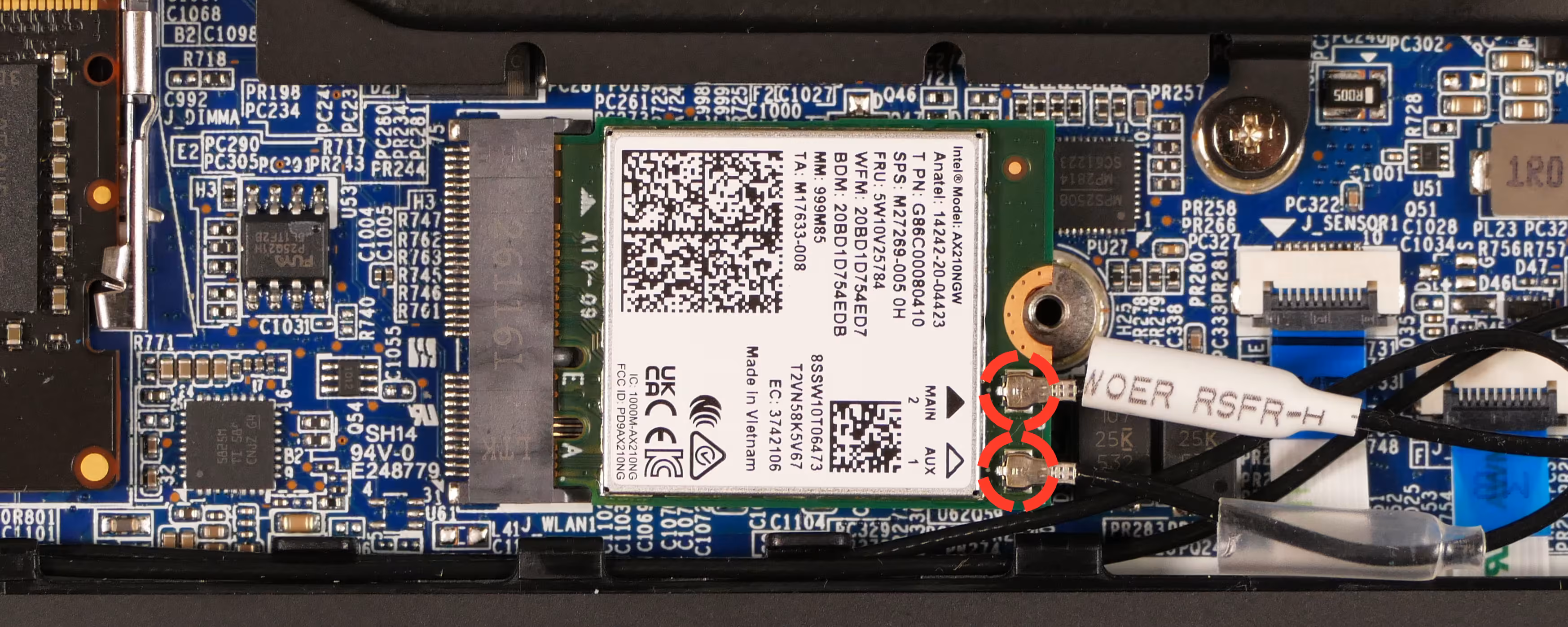 Wireless card antennas