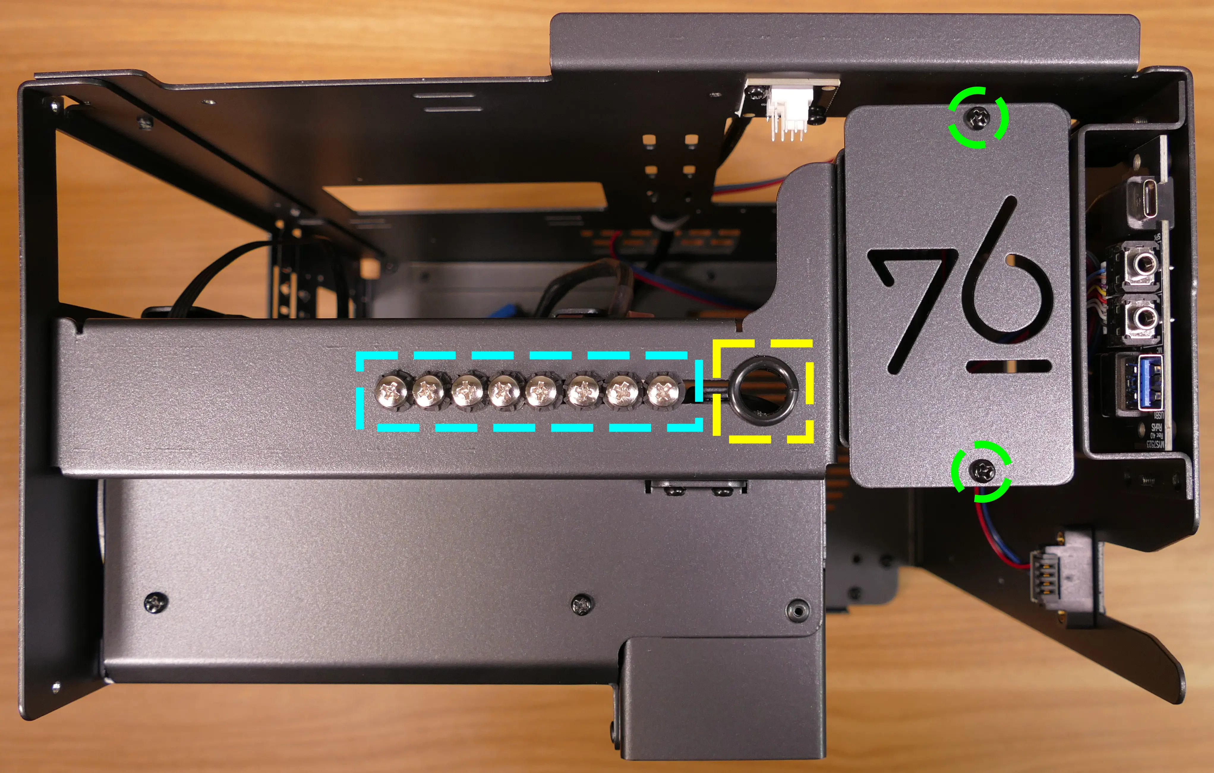 2.5“ SATA drive cage & screws