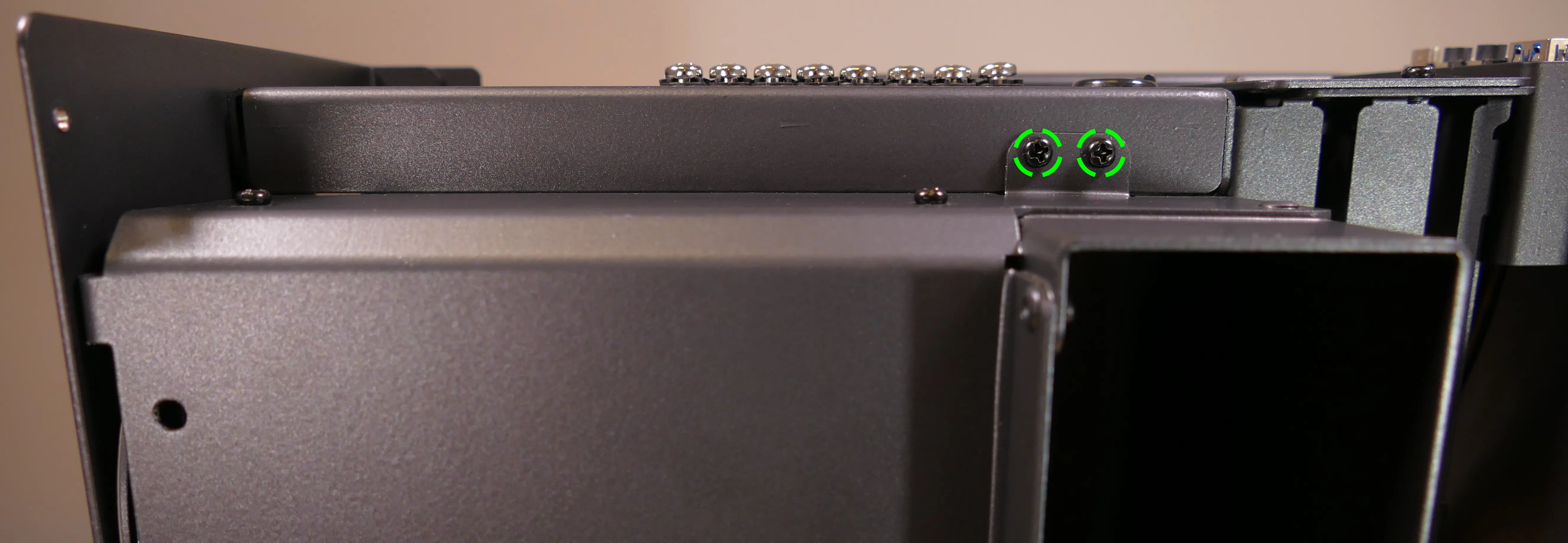 CPU duct top crossbar screws