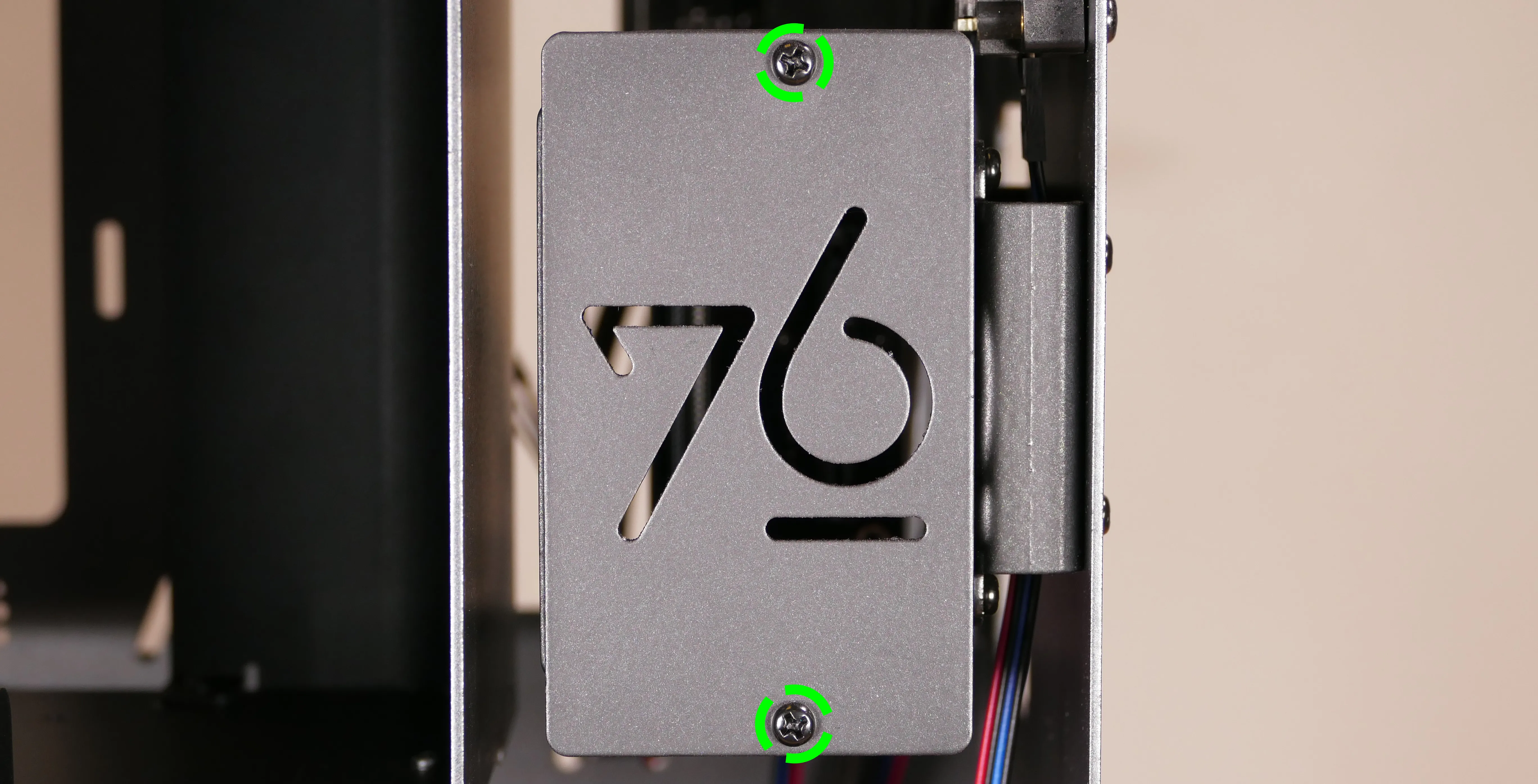 2.5“ SATA drive cage cover