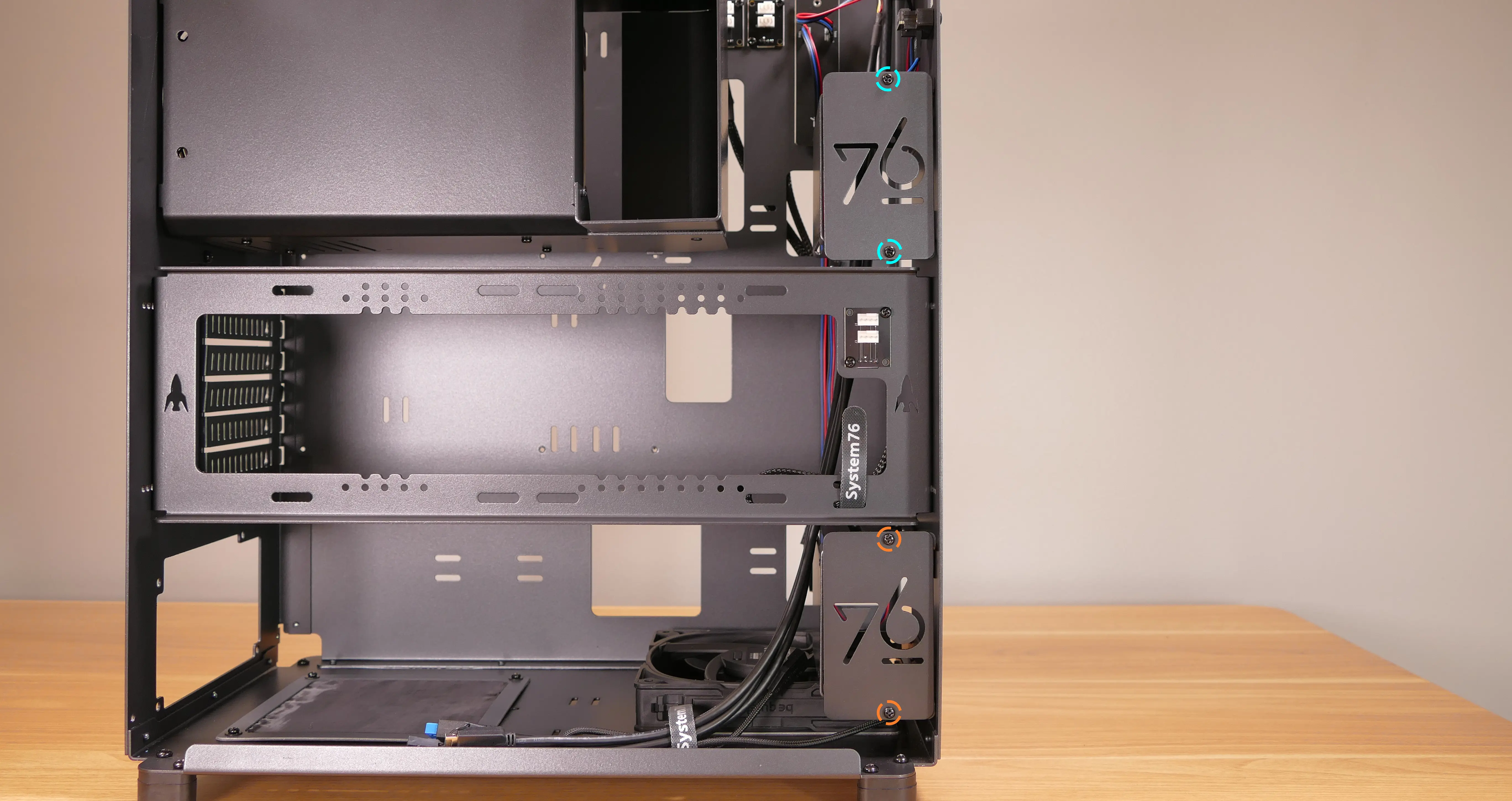 2.5“ SATA drive cage covers