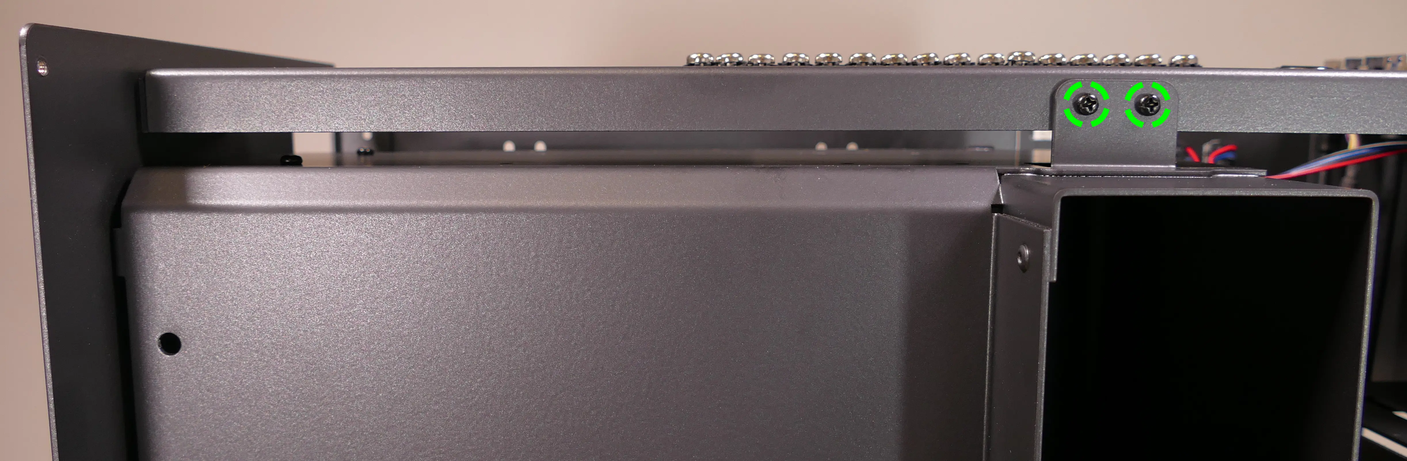 CPU duct top crossbar screws