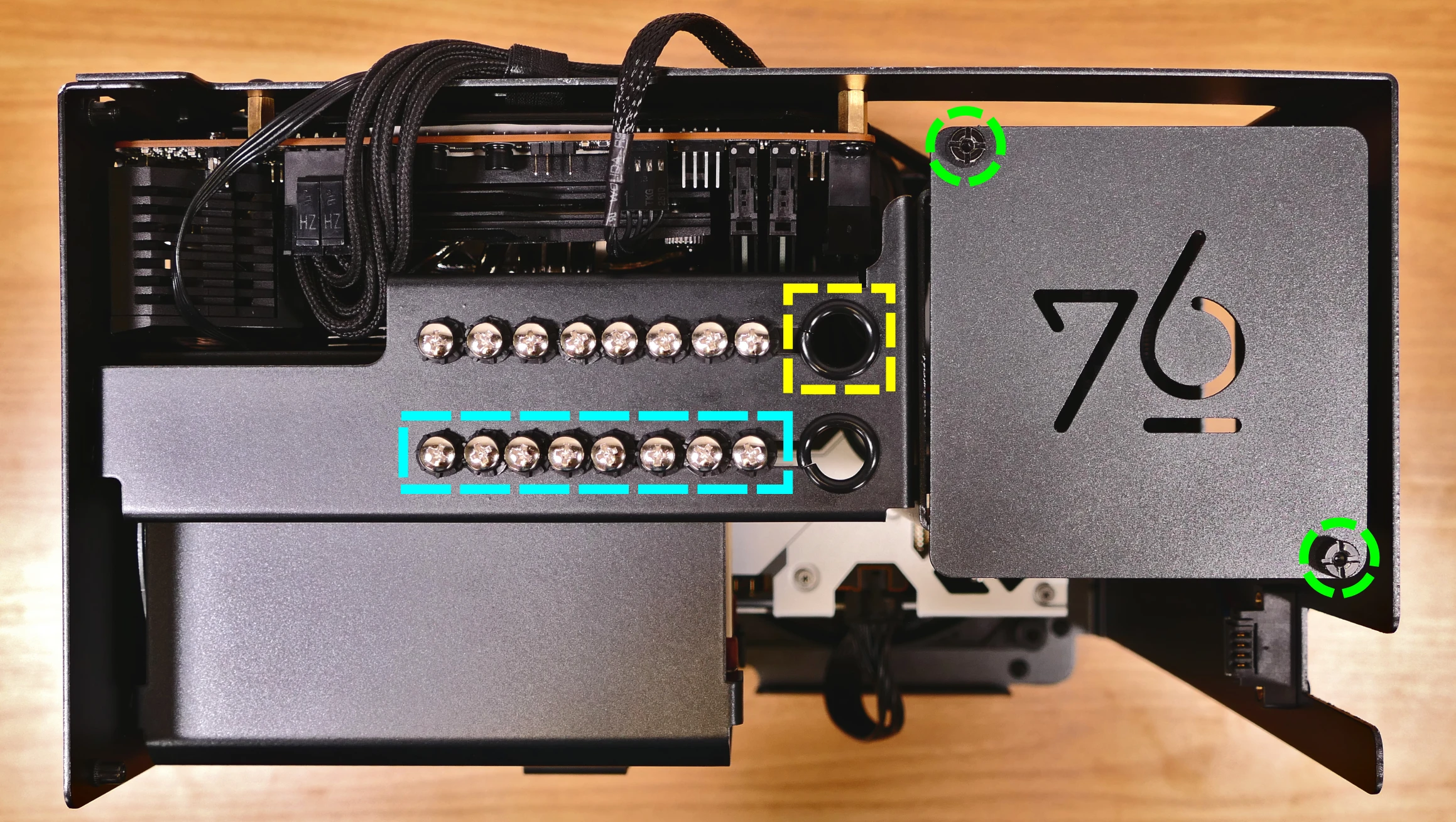 2.5“ drive cover and 2.5“ drive screws