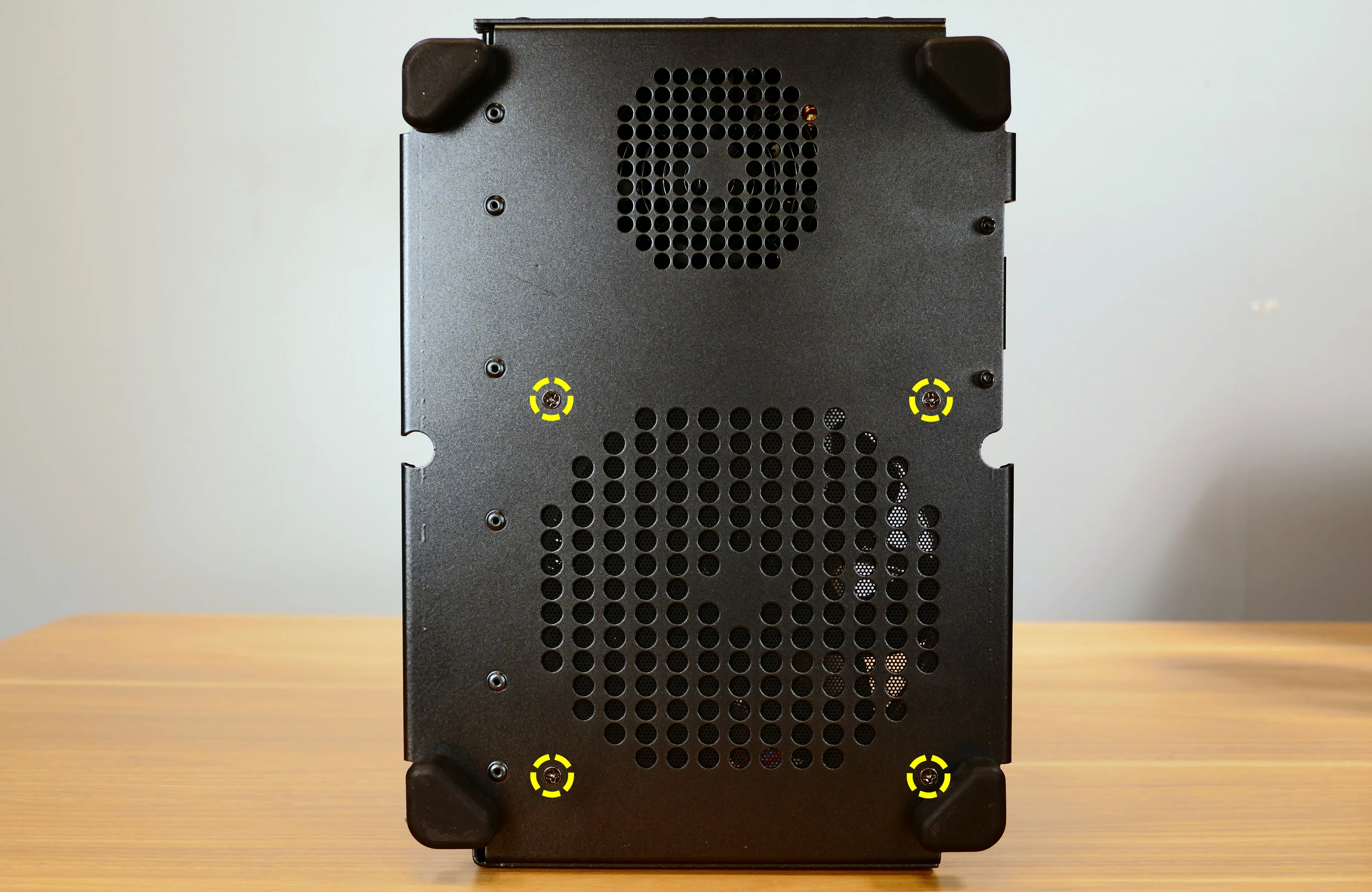 Bottom case fan screws