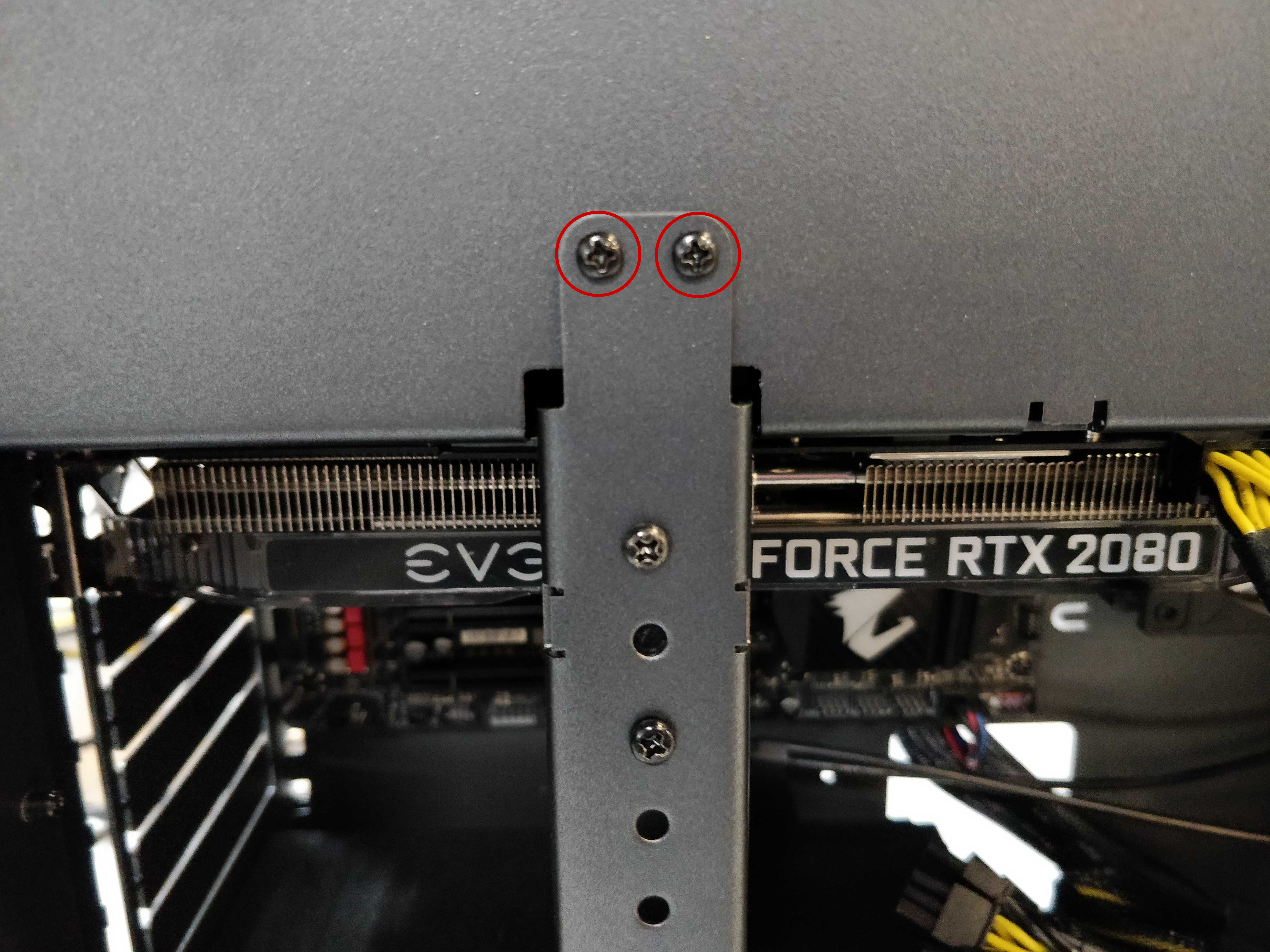 Bracket screws, top (close)