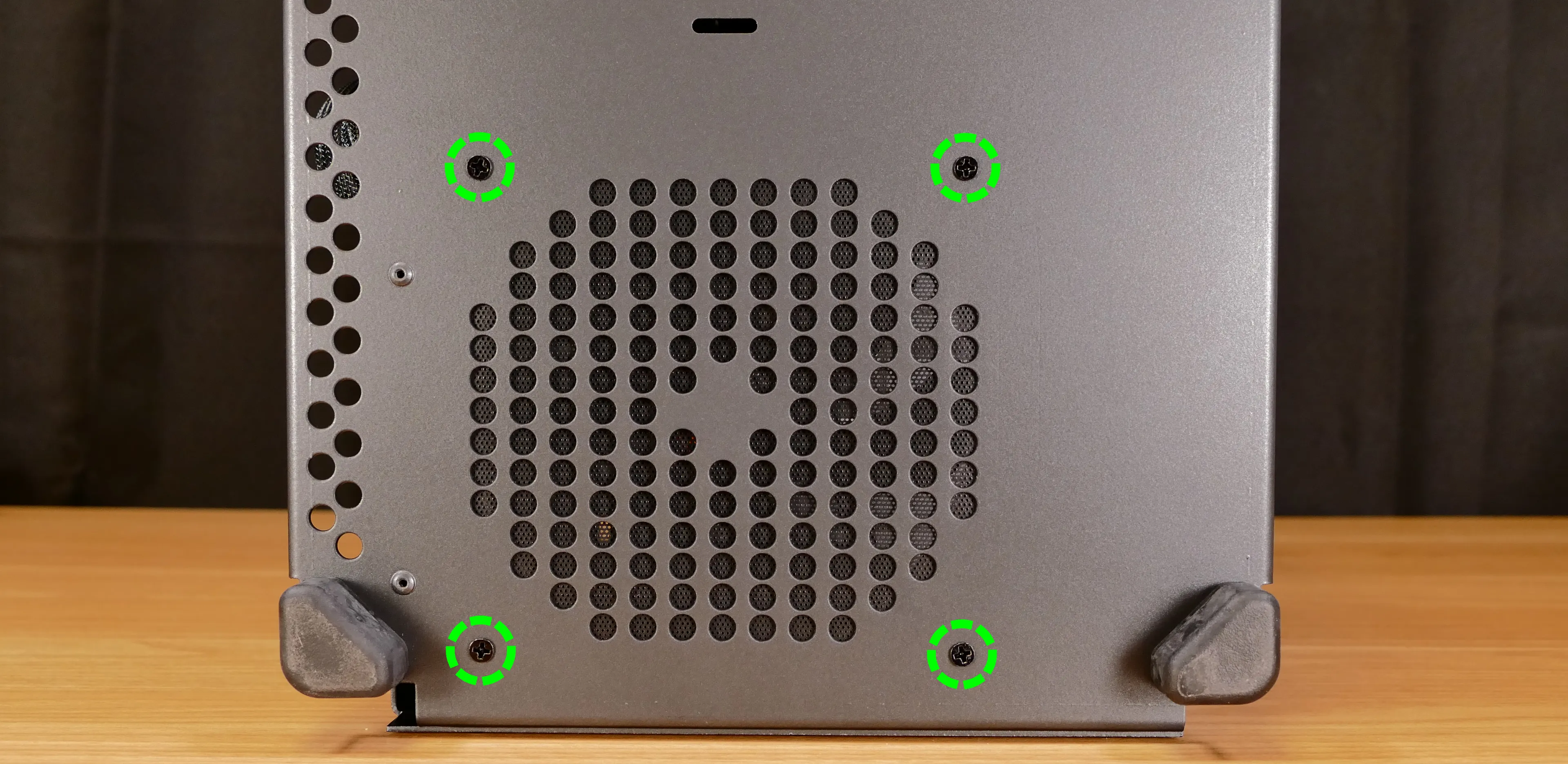 Bottom case fan screws