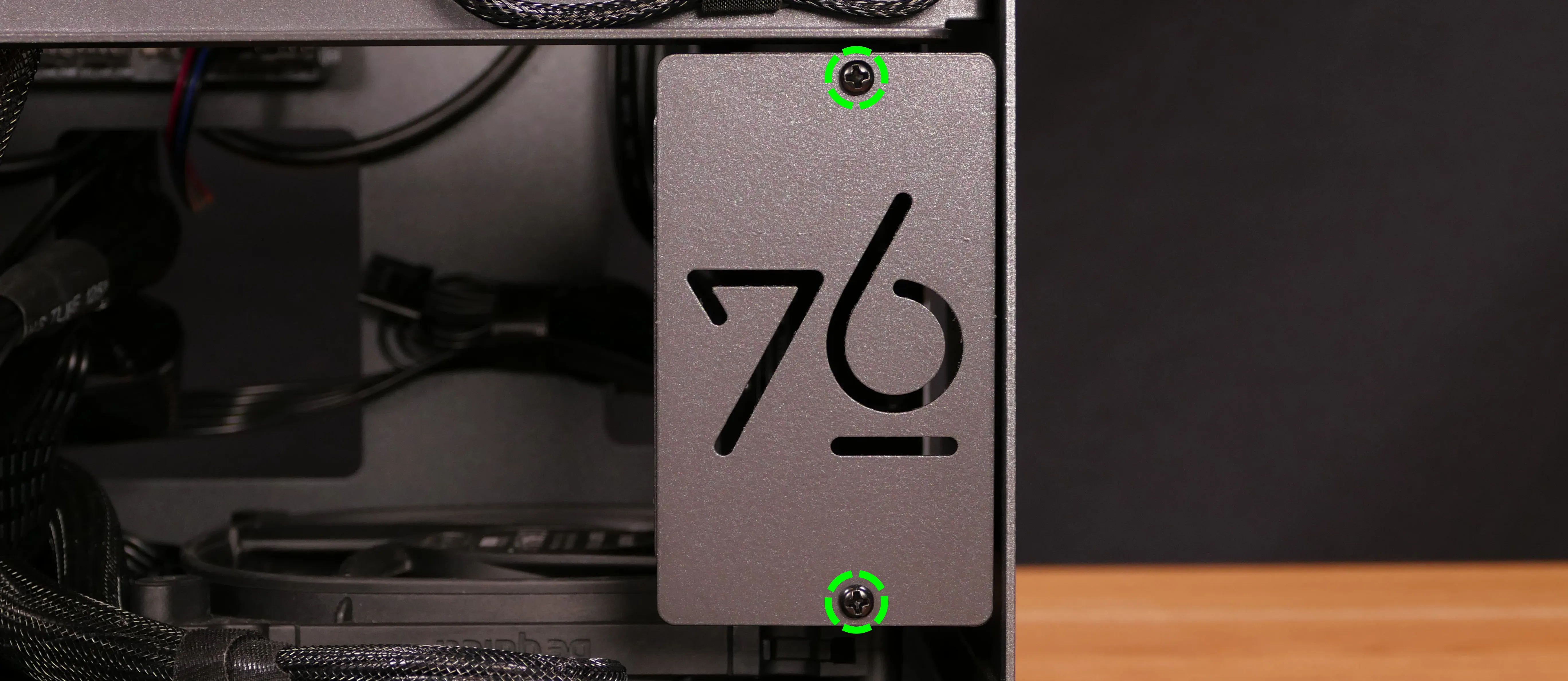 2.5“ drive cover (bottom)