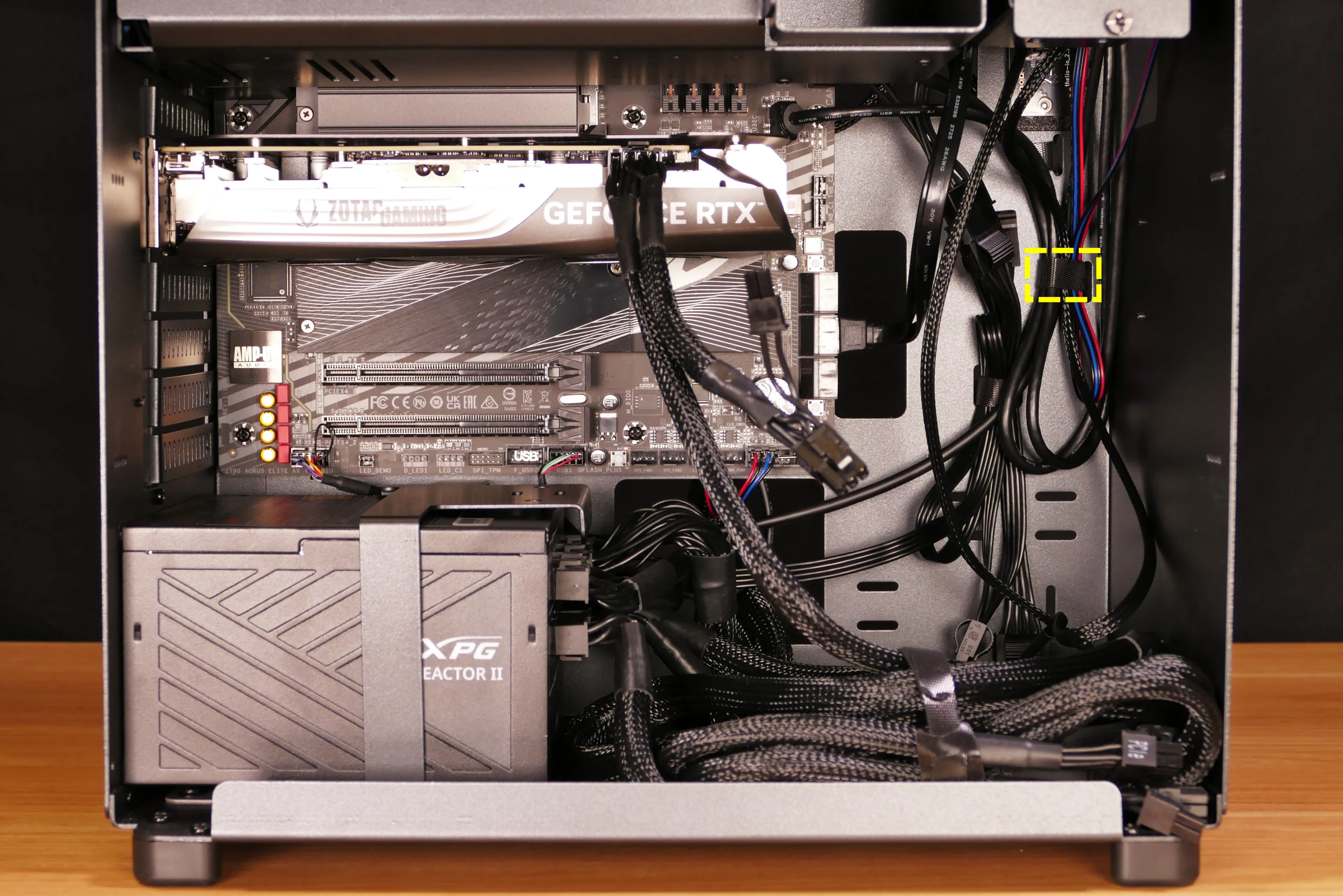 Bottom case fan cable management