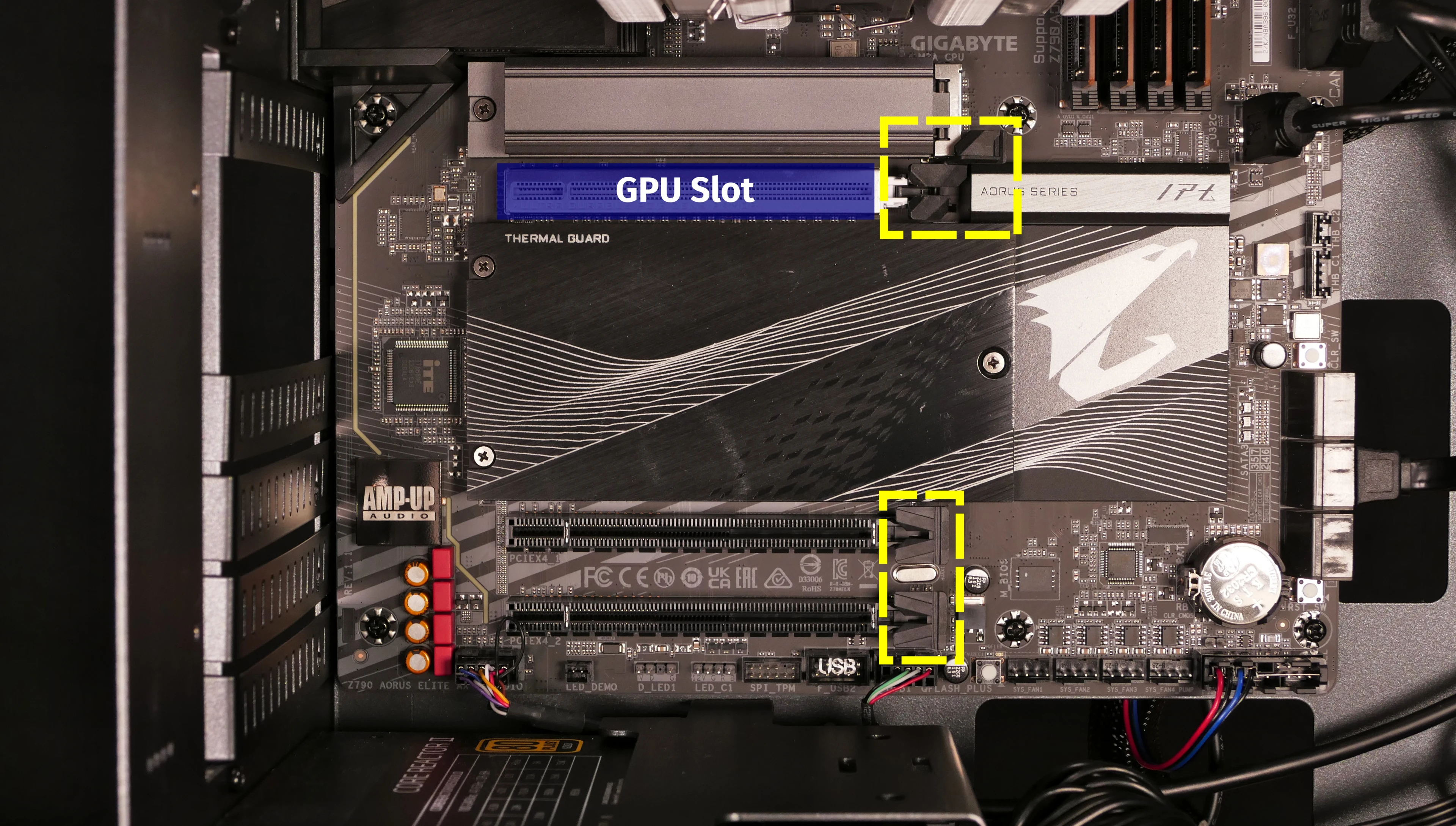 PCIe slots & latches