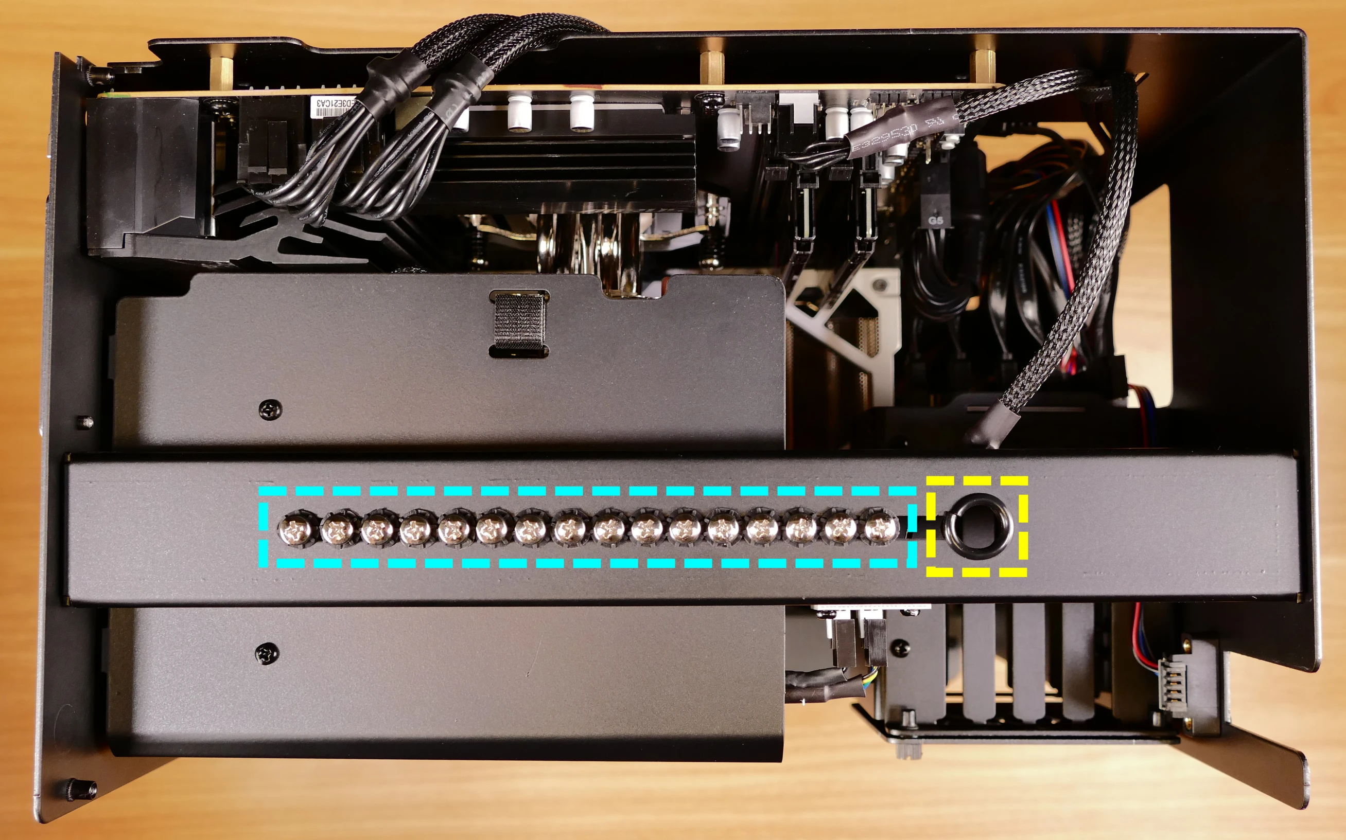 2.5“ drive cover and 2.5“ drive screws