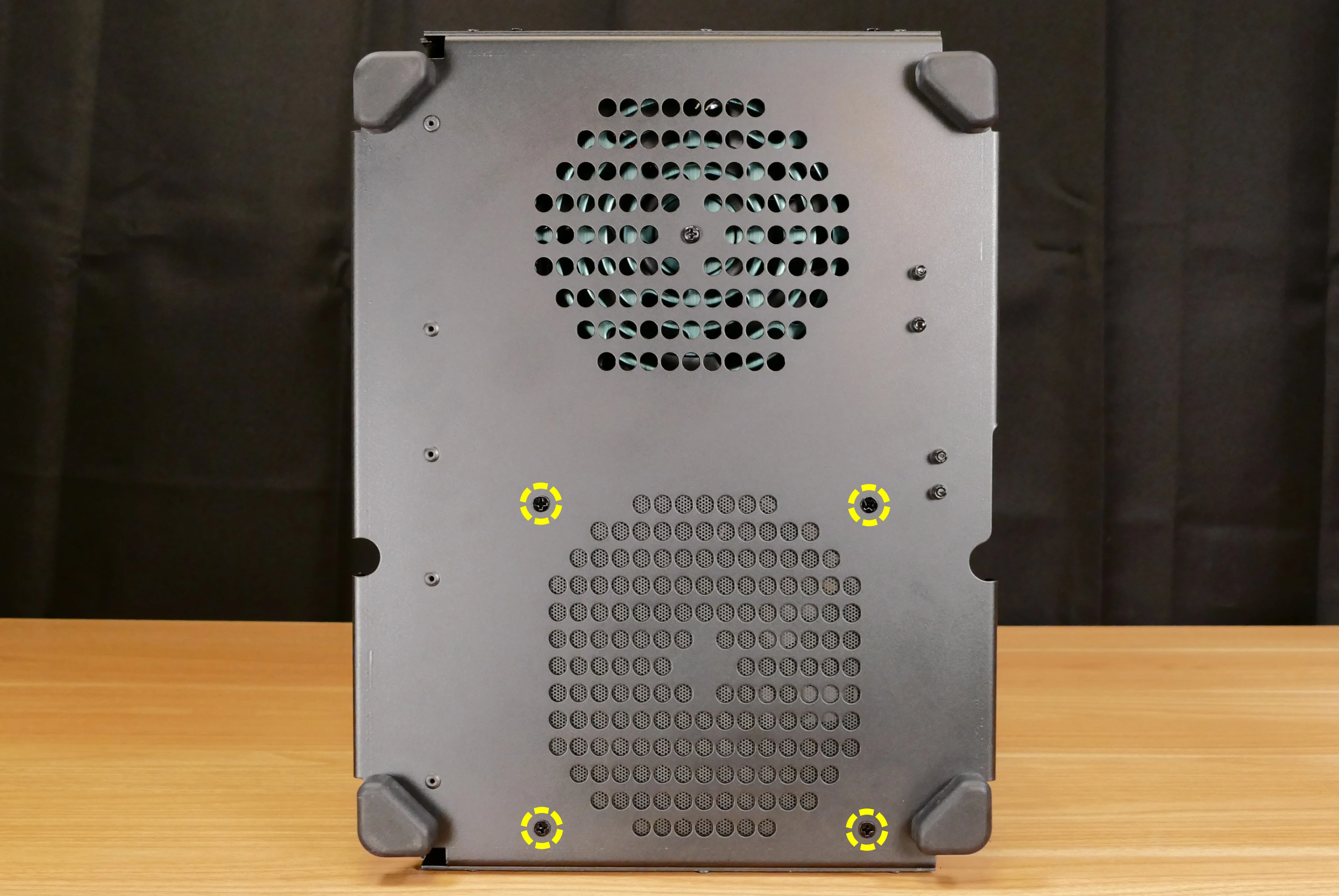 Bottom case fan screws