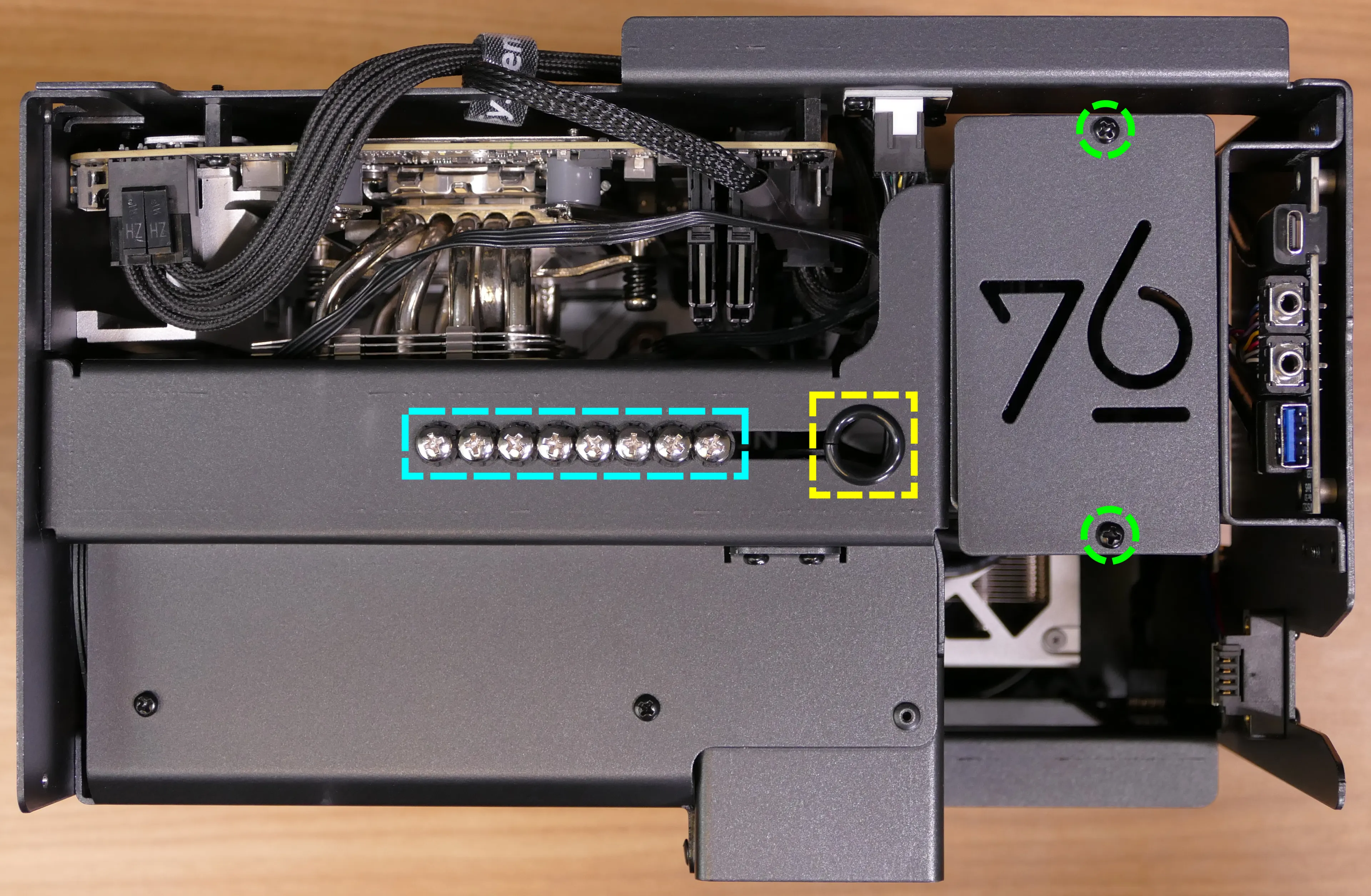 2.5“ drive cover and 2.5“ drive screws