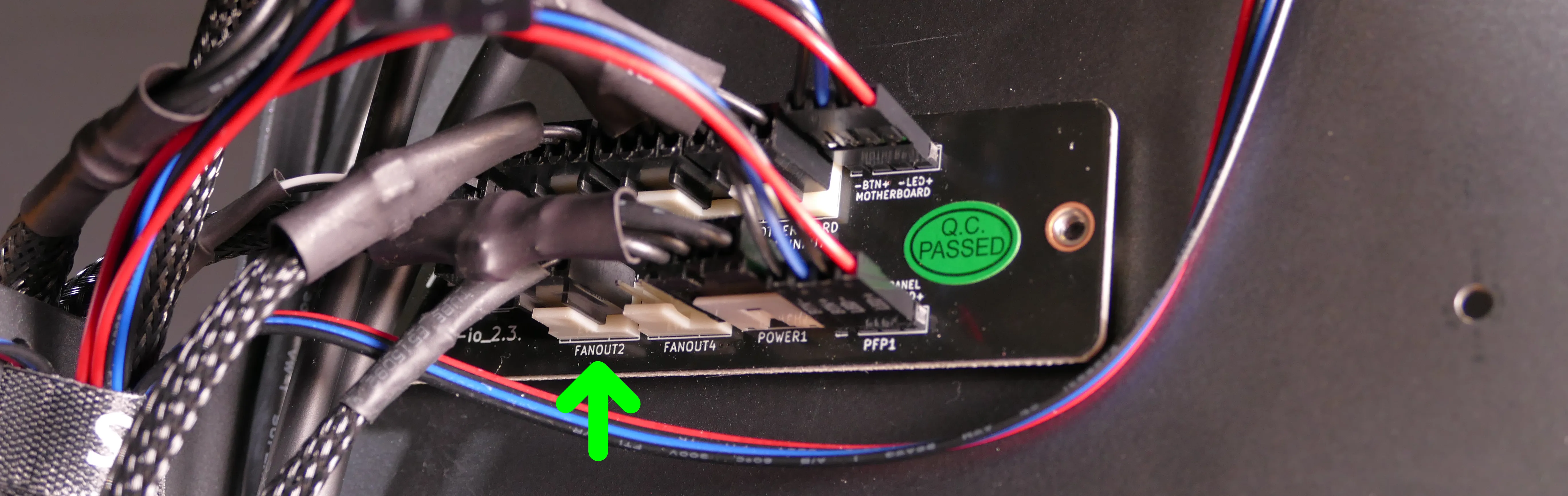 Bottom case fan connector